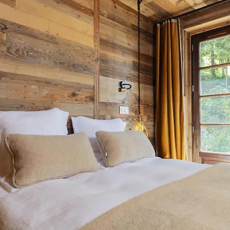 Demeure Sauvage - Etage 1 Bed & Breakfast
